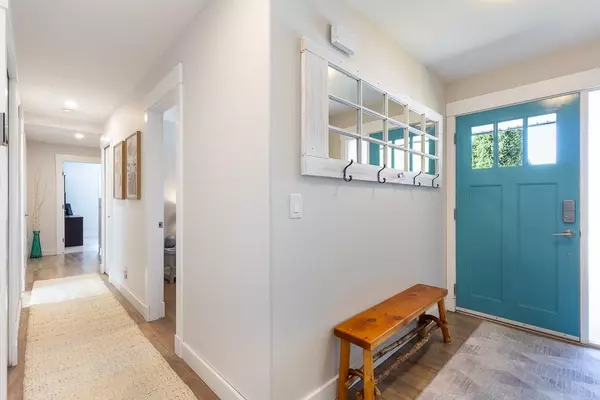 Sechelt, BC V7Z 0R9,5592 Curtis PL