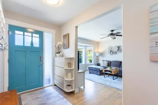 Sechelt, BC V7Z 0R9,5592 Curtis PL