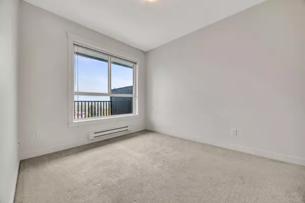 Coquitlam, BC V3K 0E3,827 Roderick AVE #403