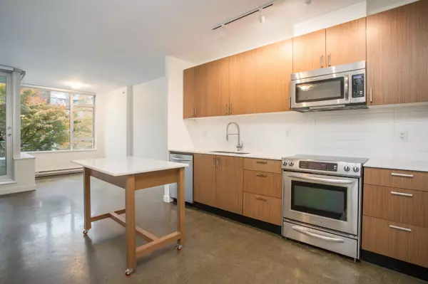 221 Union ST #310, Vancouver, BC V6A 0B4
