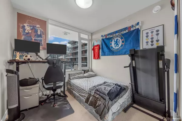 8725 University CRES #702 Burnaby, BC V5A 4Y8