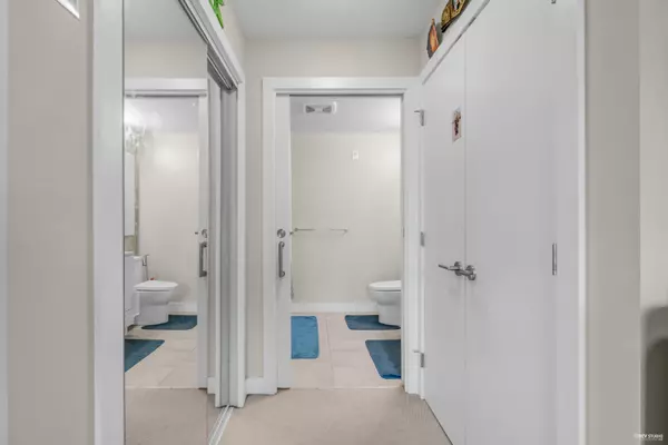 8725 University CRES #702 Burnaby, BC V5A 4Y8