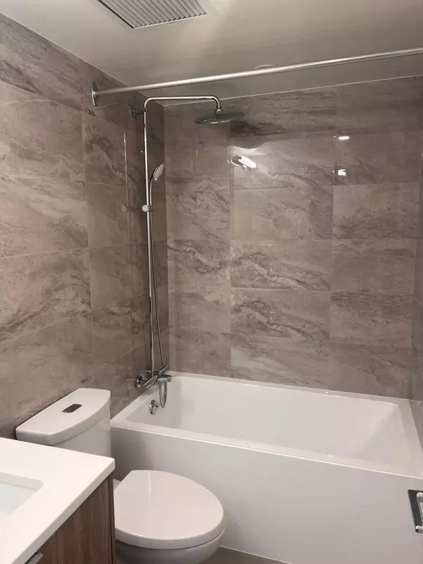 Surrey, BC V3T 2H2,13675 107a AVE #3211