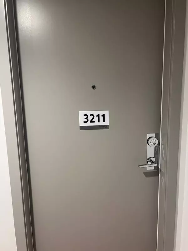 Surrey, BC V3T 2H2,13675 107a AVE #3211