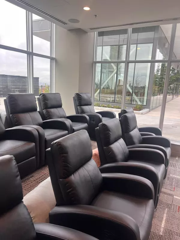 Surrey, BC V3T 2H2,13675 107a AVE #3211