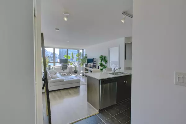 Vancouver, BC V6Z 3H8,938 Smithe ST