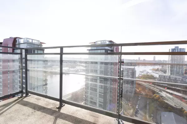 33 Smithe ST #2605 Vancouver, BC V6B 0B5