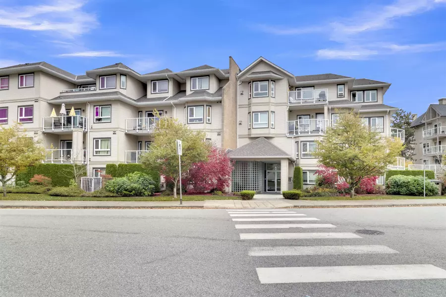 8142 120a ST #208, Surrey, BC V3W 3P3