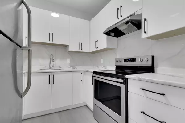 Surrey, BC V3W 3P3,8142 120a ST #208