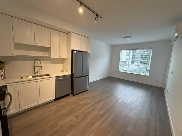 Surrey, BC V4N 6Y6,8509 158 ST #321