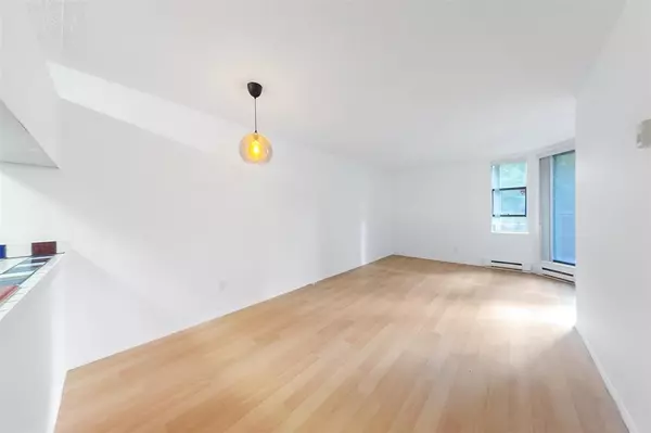 1040 Pacific ST #312, Vancouver, BC V6E 4C1