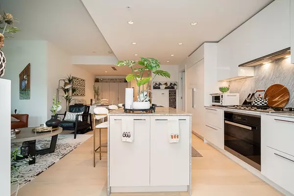 White Rock, BC V4B 0C3,1501 Foster ST #602