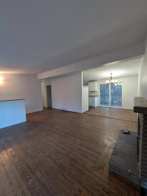 Surrey, BC V3R 4Z3,11331 Loughren DR