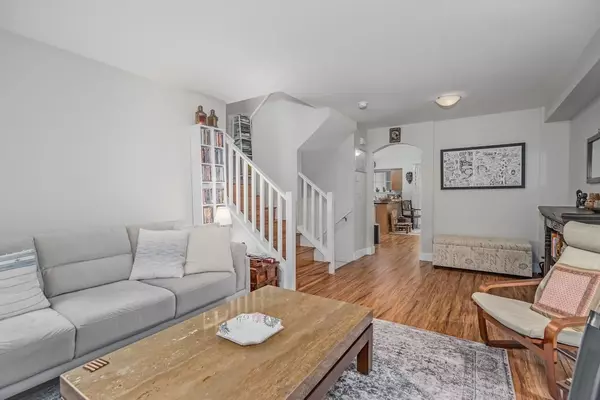 Burnaby, BC V3J 7Y4,3379 Morrey CT #16