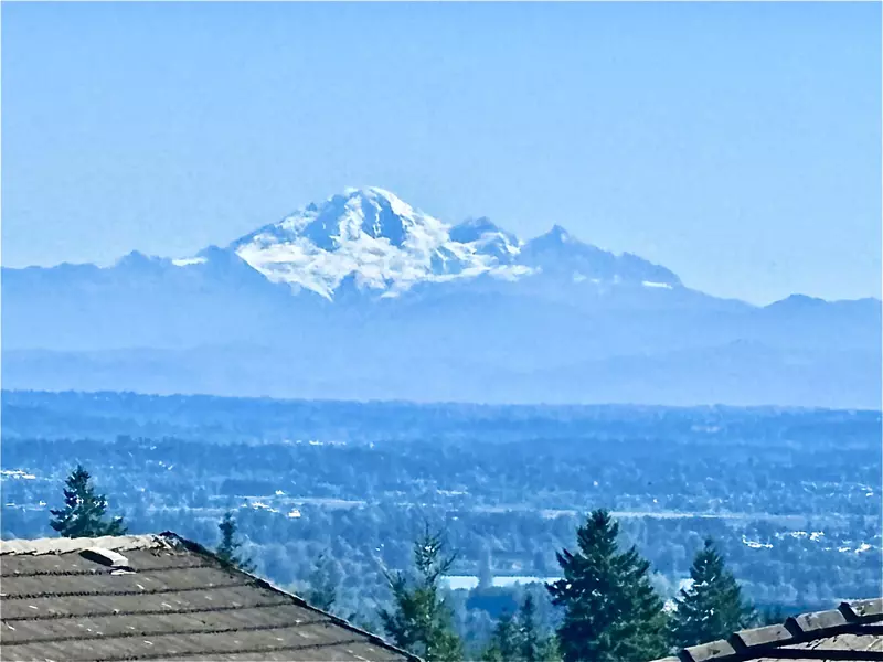 3035 Maplewood CT, Coquitlam, BC V3E 3P3