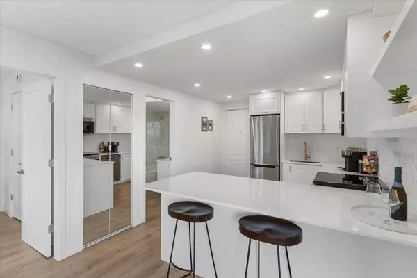 North Vancouver, BC V7P 3E6,2016 Fullerton AVE #1710