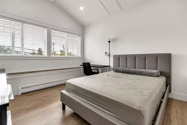 Surrey, BC V3S 2G1,14838 72 AVE