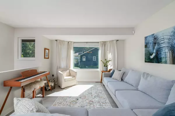 North Vancouver, BC V7J 3S7,625 Seymour CT