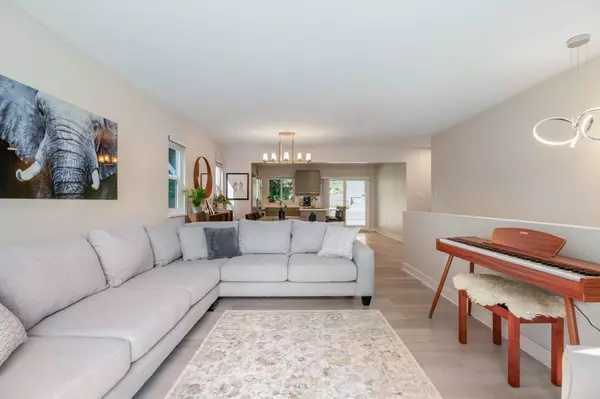 North Vancouver, BC V7J 3S7,625 Seymour CT