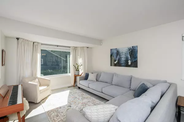 North Vancouver, BC V7J 3S7,625 Seymour CT