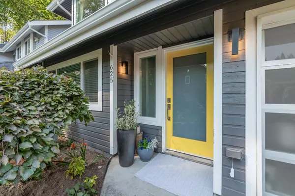 North Vancouver, BC V7J 3S7,625 Seymour CT