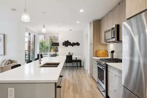 North Vancouver, BC V7L 0H2,128 E 8th ST #309