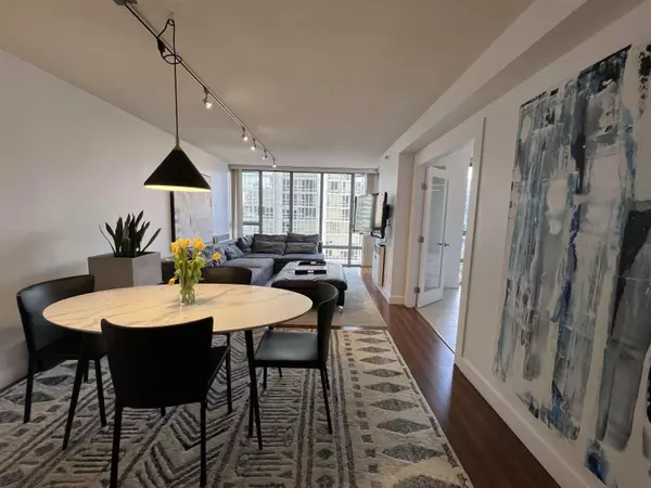 Vancouver, BC V6B 5X5,950 Cambie ST #807