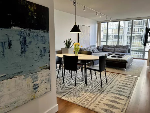 Vancouver, BC V6B 5X5,950 Cambie ST #807