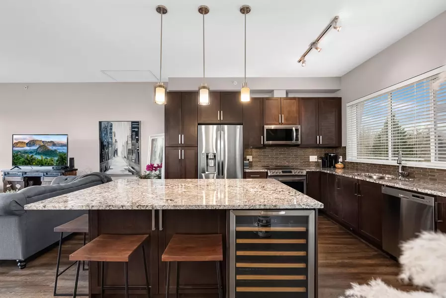 6470 194 ST #410, Surrey, BC V4N 6J9