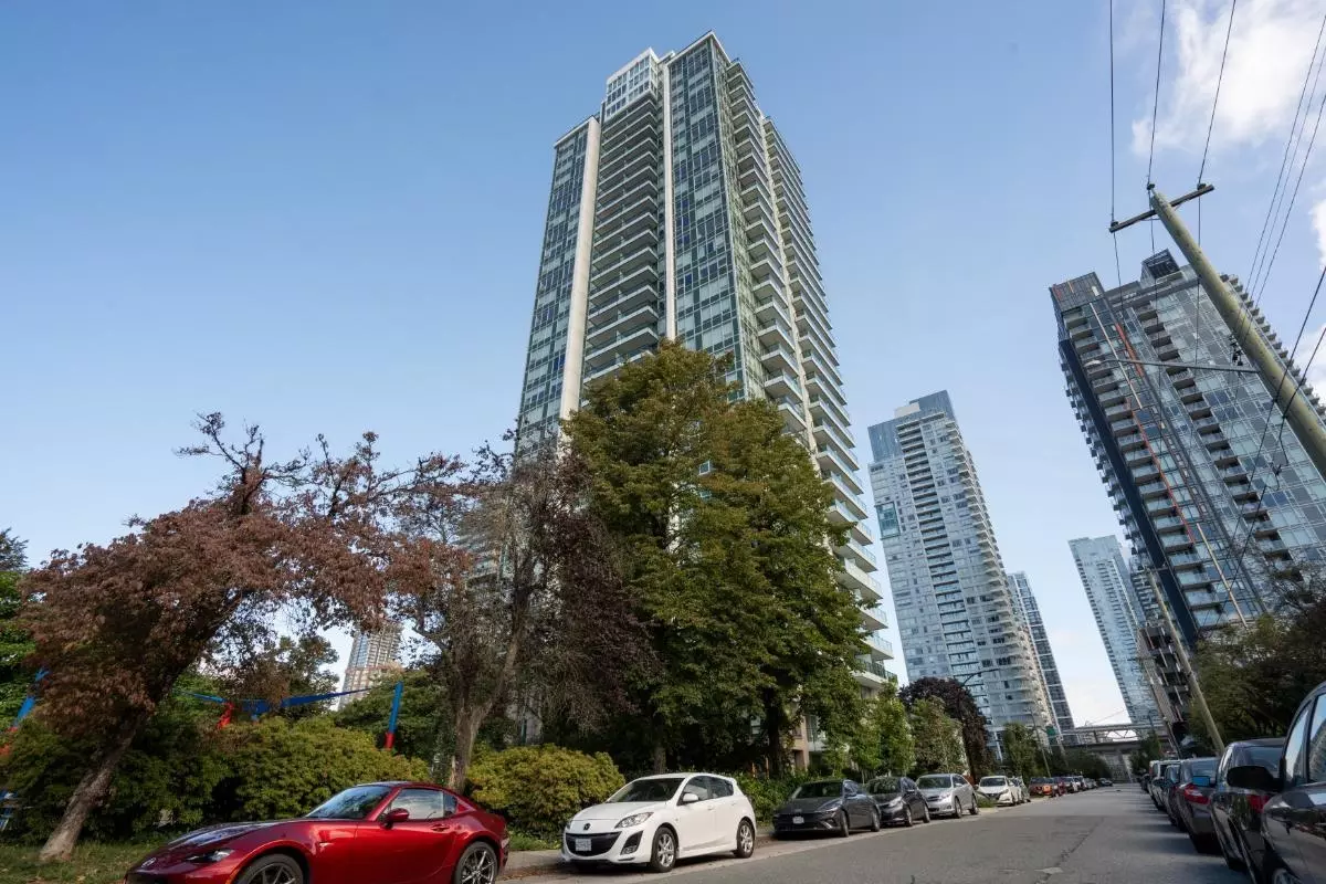 Burnaby, BC V5H 0K4,6463 Silver AVE #17xx