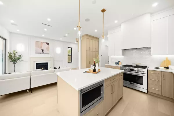 Vancouver, BC V5T 2P1,2965 Glen DR