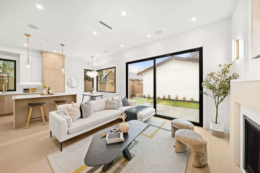 2965 Glen DR, Vancouver, BC V5T 2P1