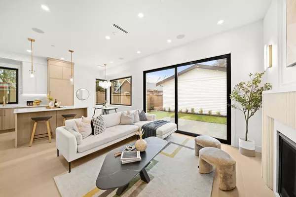 Vancouver, BC V5T 2P1,2965 Glen DR