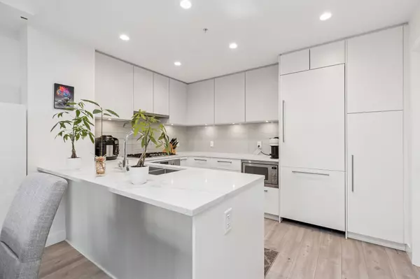 North Vancouver, BC V7P 1Y2,2035 Glenaire DR #266