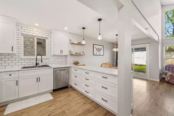 408 Bruneau PL, Langley, BC V4W 3K9