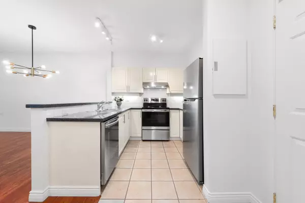 North Vancouver, BC V7G 2S9,3629 Deercrest DR #217