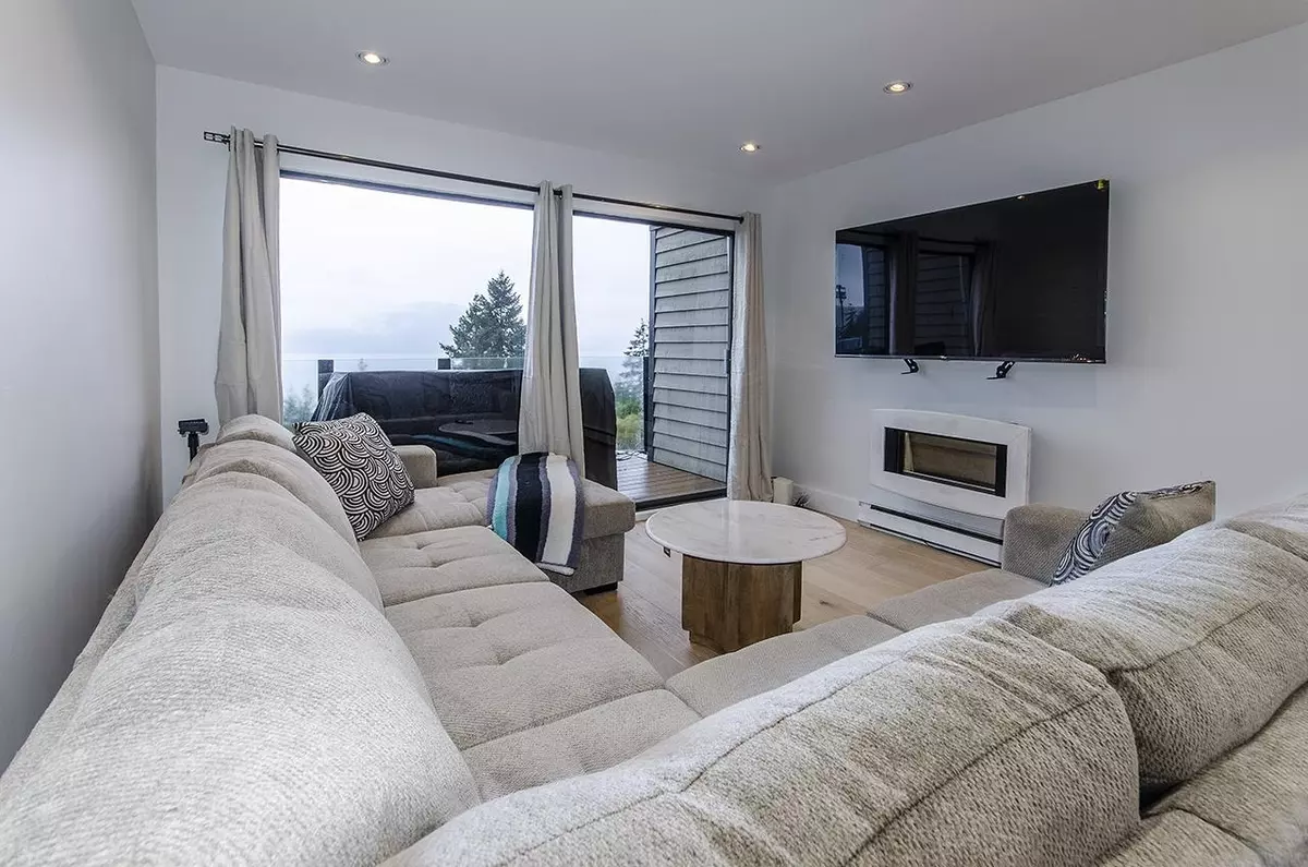 West Vancouver, BC V0N 2E0,424 Crosscreek RD