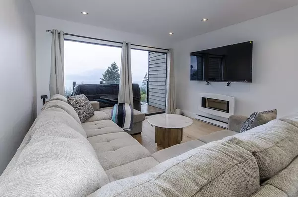 424 Crosscreek RD, West Vancouver, BC V0N 2E0