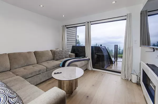 West Vancouver, BC V0N 2E0,424 Crosscreek RD