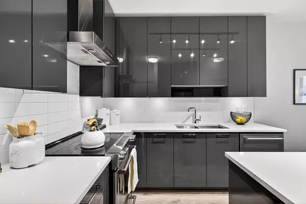 Burnaby, BC V5C 0L3,1728 Gilmore AVE #408