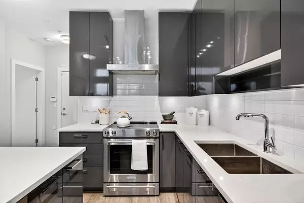 Burnaby, BC V5C 0L3,1728 Gilmore AVE #408