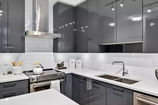 Burnaby, BC V5C 0L3,1728 Gilmore AVE #408