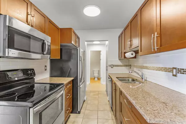 590 Whiting WAY #112, Coquitlam, BC V3J 3R9