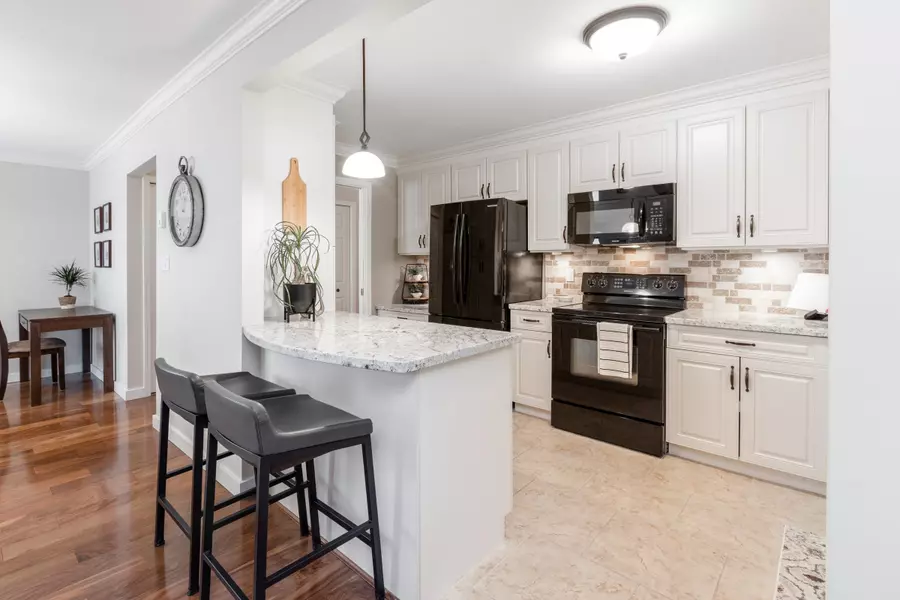 1351 Vidal ST #304, White Rock, BC V4B 5G7