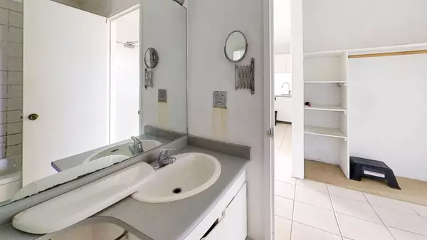 Vancouver, BC V6E 4C2,1080 Pacific ST