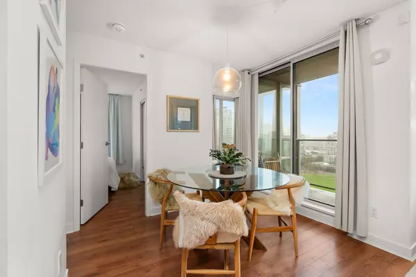 1438 Richards ST #2108, Vancouver, BC V6Z 3B8