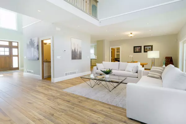 Coquitlam, BC V3K 3K8,1055 Charland AVE