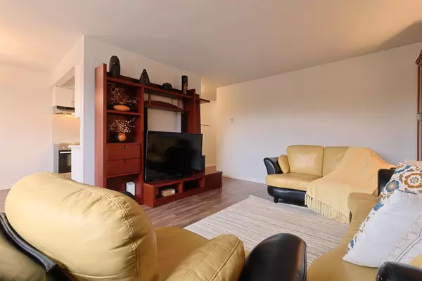 West Vancouver, BC V7V 1R8,1750 Esquimalt AVE #502