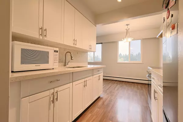 West Vancouver, BC V7V 1R8,1750 Esquimalt AVE #502