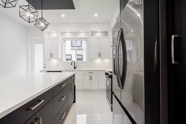 Surrey, BC V3Z 9X5,16649 18a AVE #101